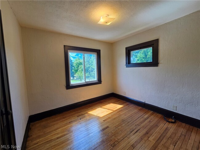 Building Photo - 5223 Paine Ave