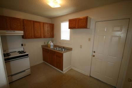 Building Photo - 2302 Rose Dr