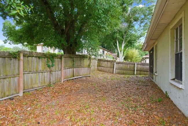Building Photo - Single Family Home in Lake St George