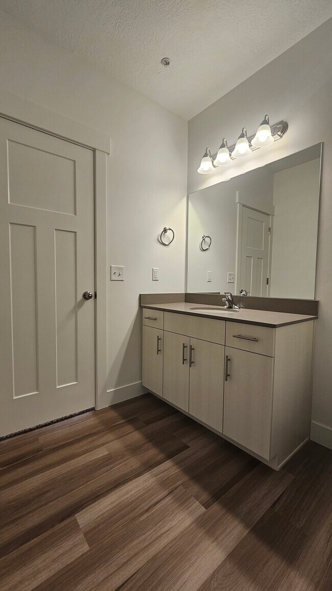 Building Photo - 13687 S Hanley Ln