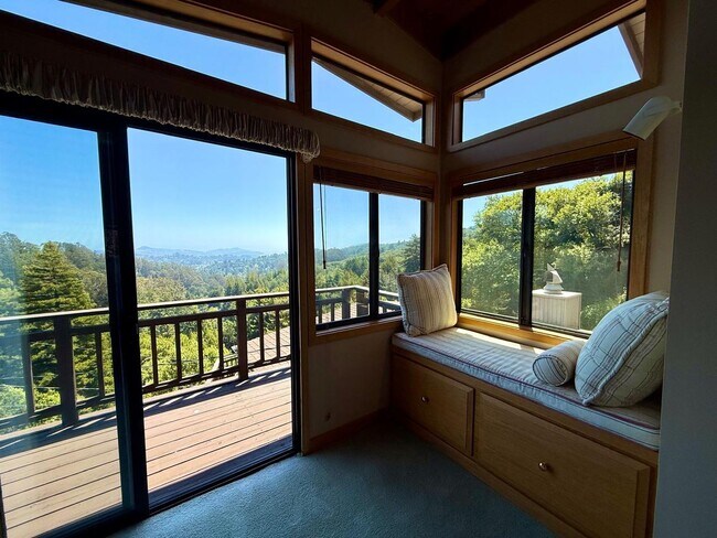 Building Photo - SPACIOUS THREE BED / THREE BATH HOME OFF OF PANORAMIC HWY WITH STUNNING VIEWS