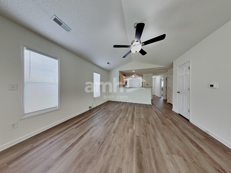 Building Photo - 5825 Regent Village Dr