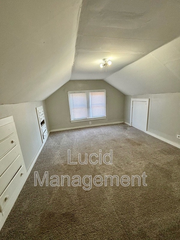 Building Photo - 1112 Weller Ave