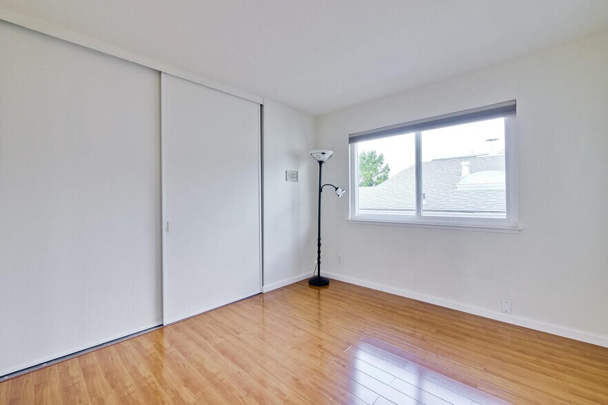 Building Photo - 255 Shearwater Is