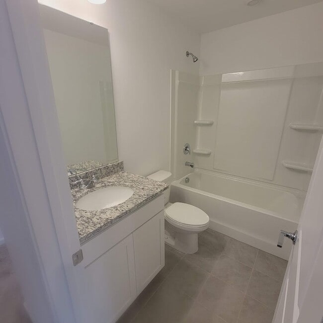 Building Photo - 3BR/2BA Townhouse located in Odell Corners...