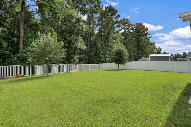 Building Photo - Spacious 4 bedroom 3 bath home with loft