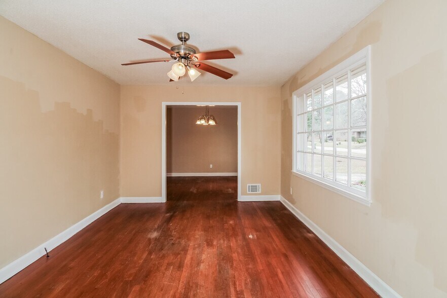 Building Photo - 2012 Woodtrail Dr