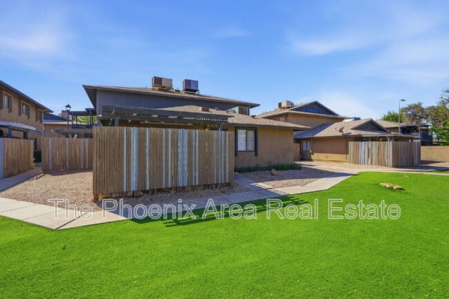 Building Photo - 286 W Palomino Dr