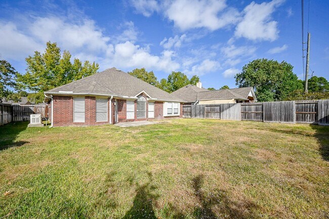 Building Photo - 12210 Ferncrest Ct
