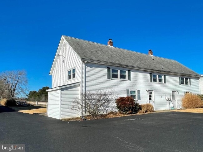 Building Photo - 44972 Serenity Farm Ln