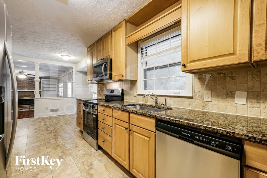 Building Photo - 5659 Fern Creek Dr SW