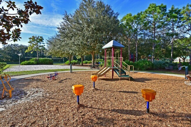 Building Photo - Impeccably Maintained Home in Summerfield Village - Lakewood Ranch!