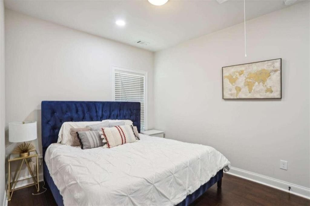 Building Photo - 1122 Hibiscus Way SW