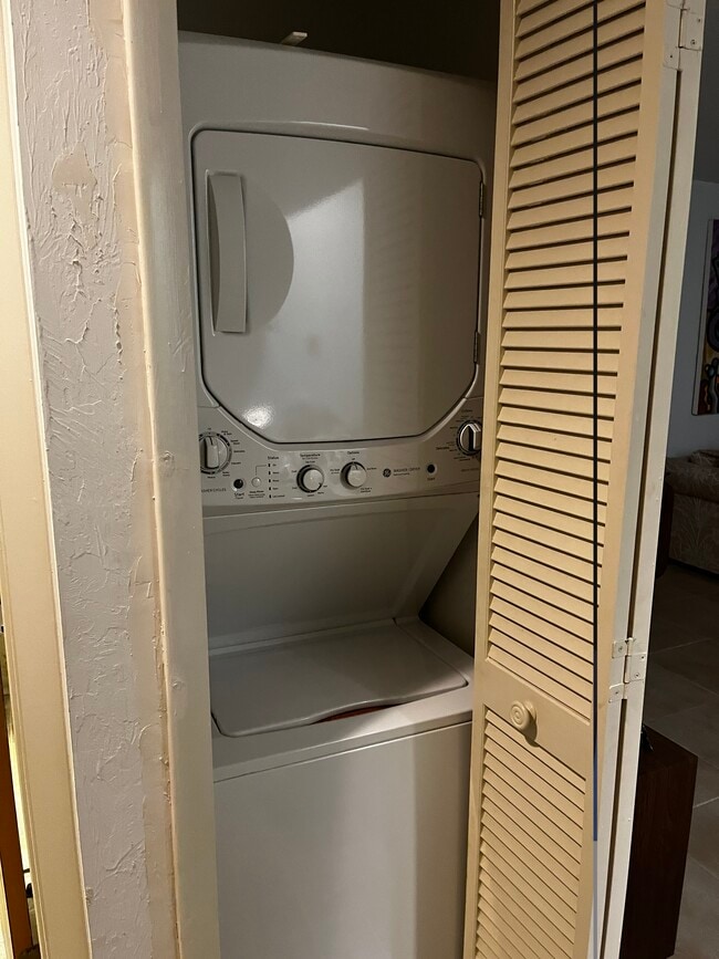 Building Photo - 3417 SW Santa Barbara Pl