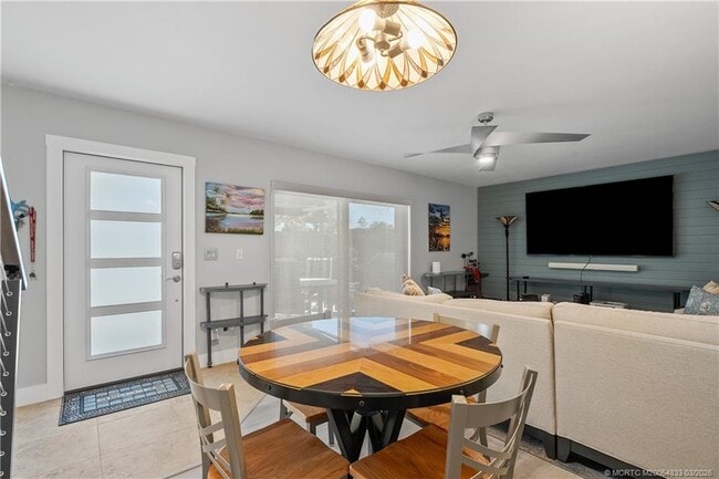 Building Photo - 6162 SE Riverboat Dr