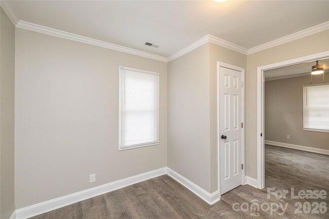 Building Photo - 627 Colston St