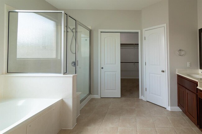 Building Photo - 2102 Monticello Ct