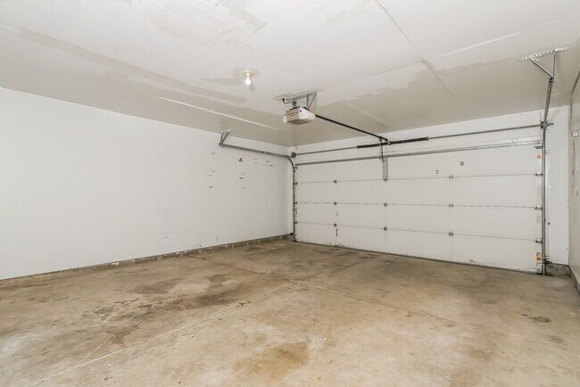 Building Photo - 8943 Browns Valley Ln