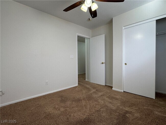 Building Photo - 5934 Gingham St
