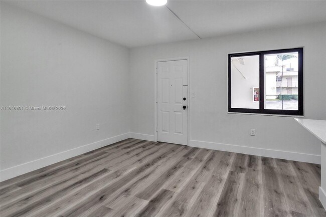 Building Photo - 4037 SW 65th Ave