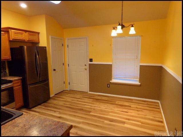 Building Photo - 909 Yarrow Dr