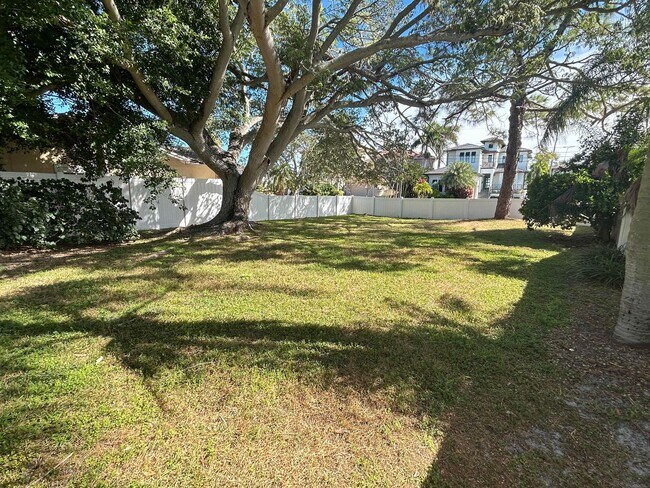 Building Photo - Remodeled 3 bedroom 2 bath Home in NE St Pete