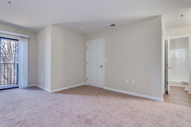 Building Photo - Welcome Home – Spacious Apartment with Mod...