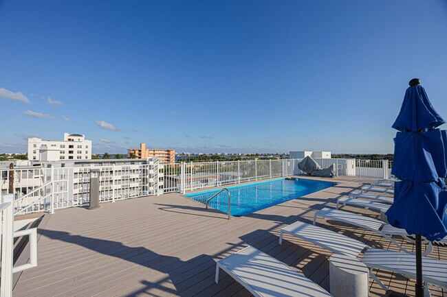 Building Photo - 117 Lake Ave