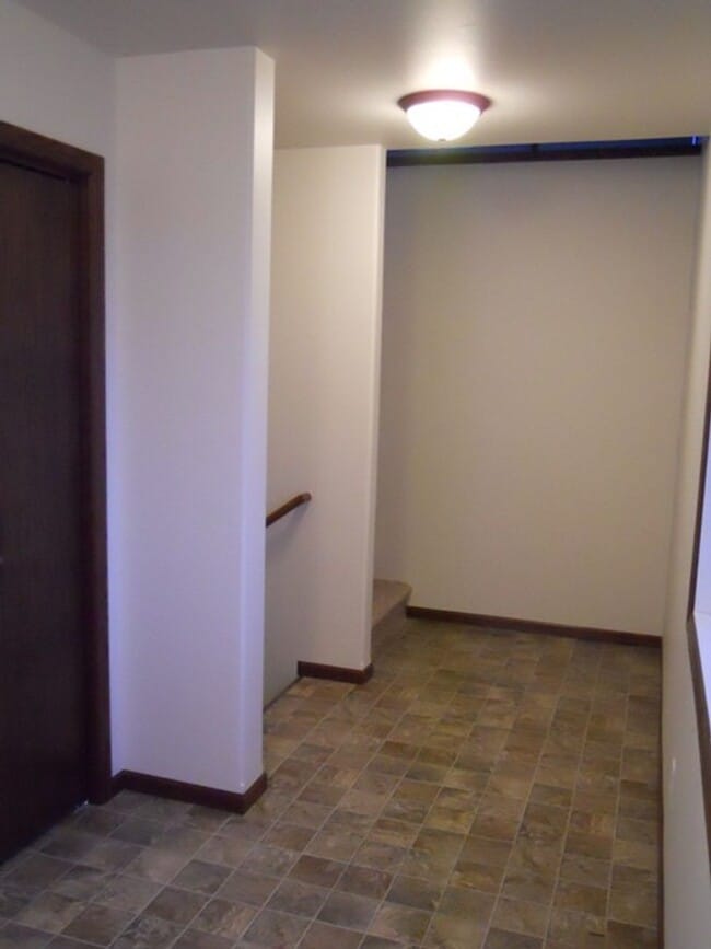 Building Photo - 3 Bed 3 Bath Twin Home