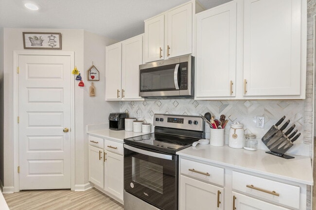 Building Photo - 4735 Airmen Dr