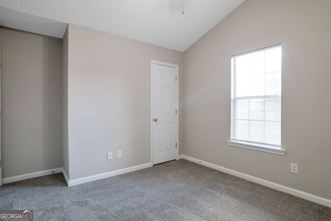 Building Photo - 413 Autumn Lake Ct