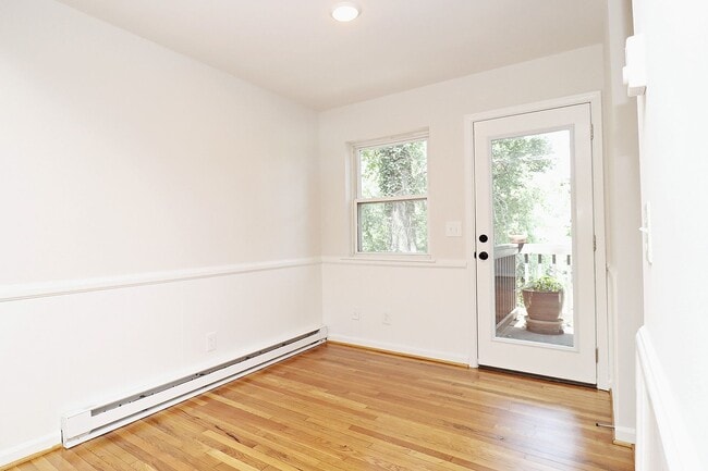 Building Photo - Student & Pet-Friendly Duplex With Ting In...
