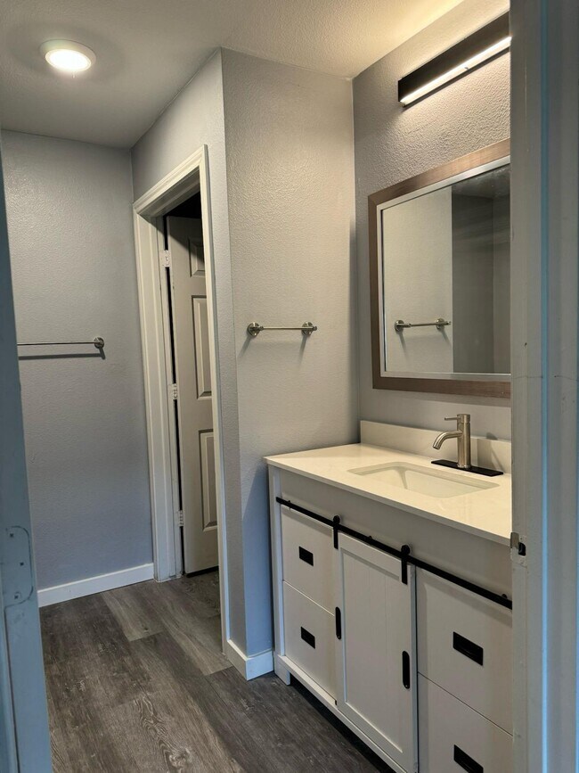 Building Photo - 2320 Gracy Farms Ln