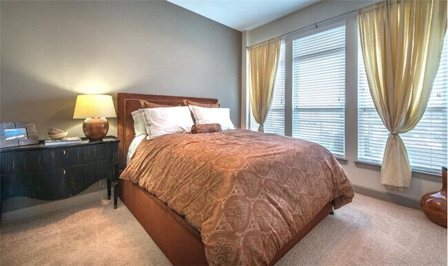 Building Photo - 2612 Ross Ave