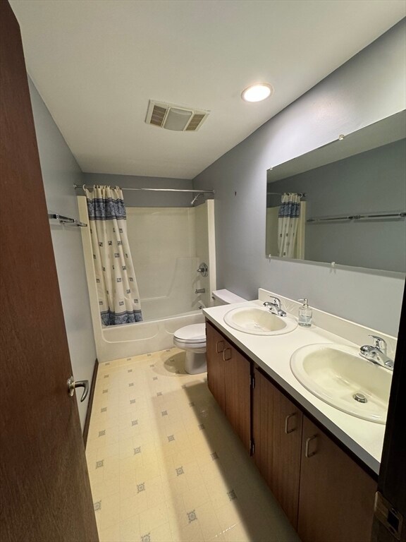 Building Photo - 445 Old Stone Brook