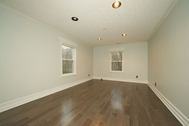Building Photo - 4 BR with Great Floorplan in Carmel Schools!