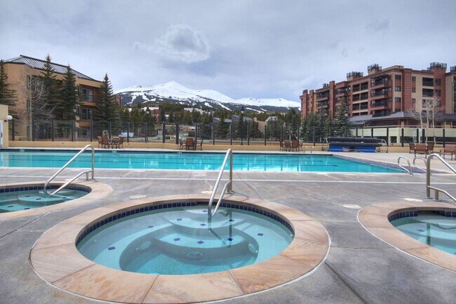 Building Photo - Move in special! Walk to Main Street and the Slopes! Amenities Abound! MOST UTILITIES Included! G...