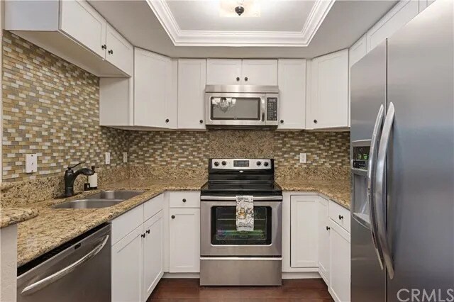 Building Photo - 11 Roble