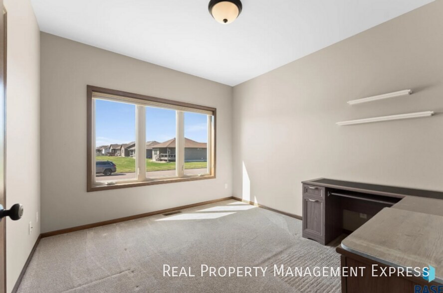 Building Photo - 4 Bedroom 3 Bathroom Home for Rent