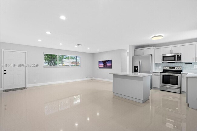 Building Photo - 1472 NE 62nd St