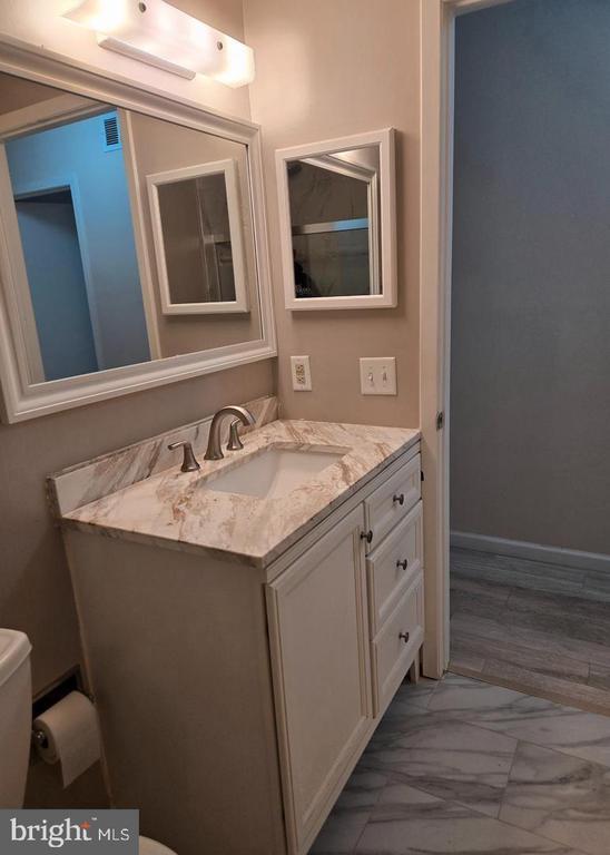 Building Photo - 607 Lindsey Ct