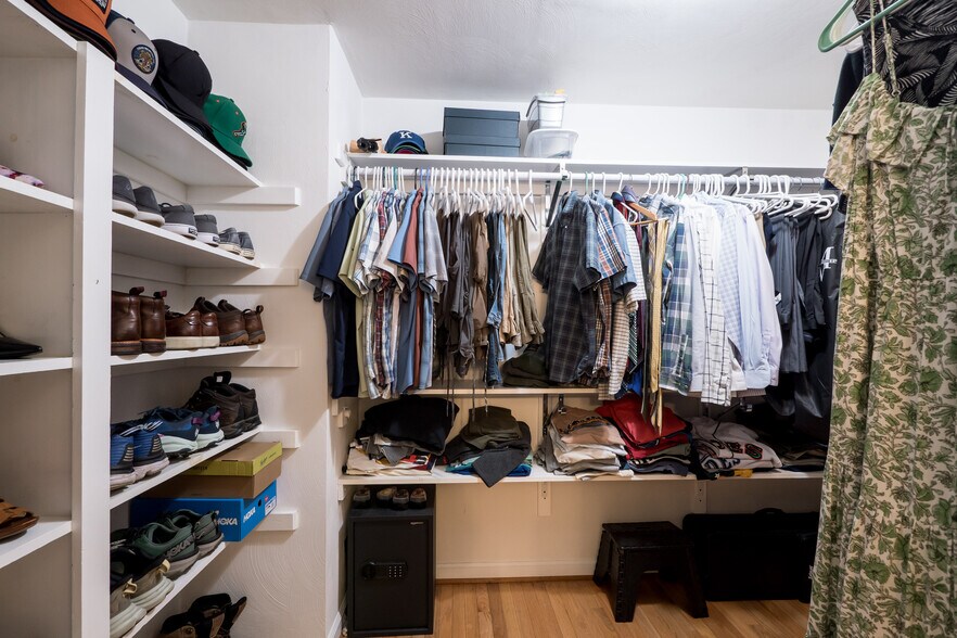 Building Photo - 338 W Olney Rd