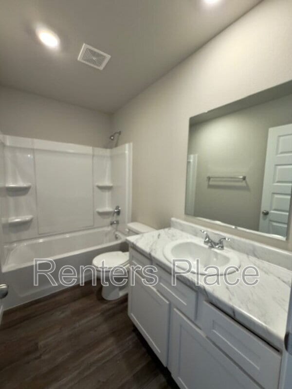 Building Photo - 1105 W Lawton Rd