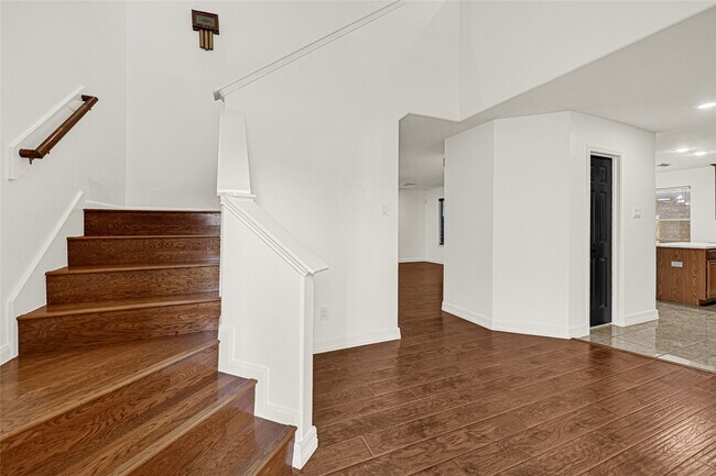 Building Photo - 15911 Breanna Ln