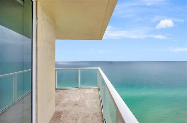 Building Photo - 16699 Collins Ave