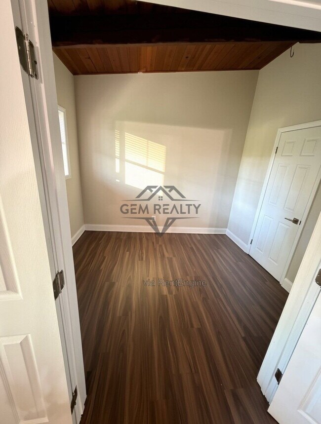 Building Photo - 13443 Millwood Dr