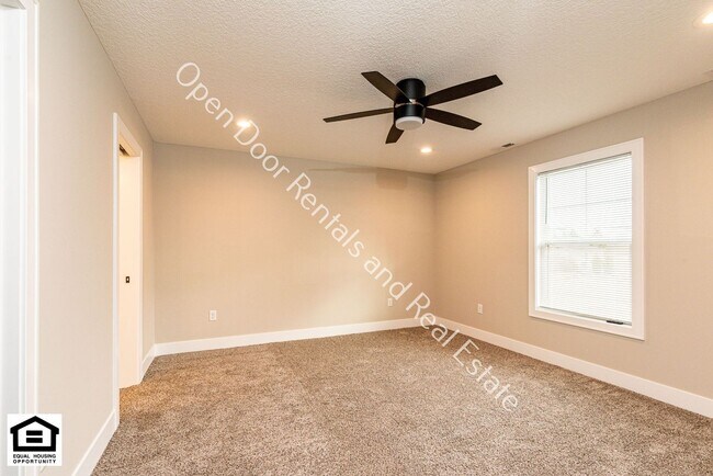 Building Photo - 10545 Old Leo Rd