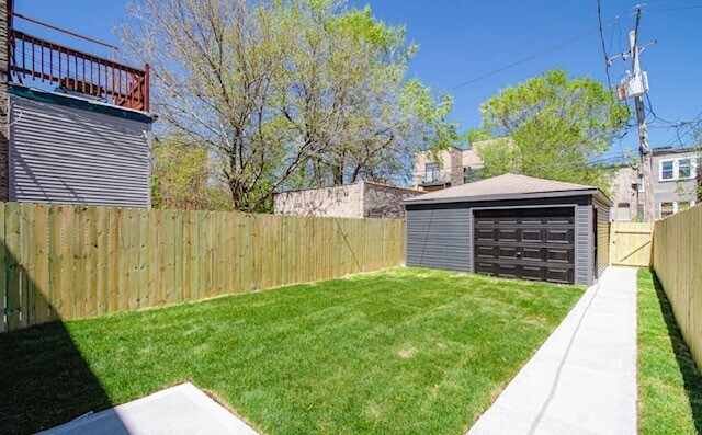 Building Photo - 1516 E 69th Plz