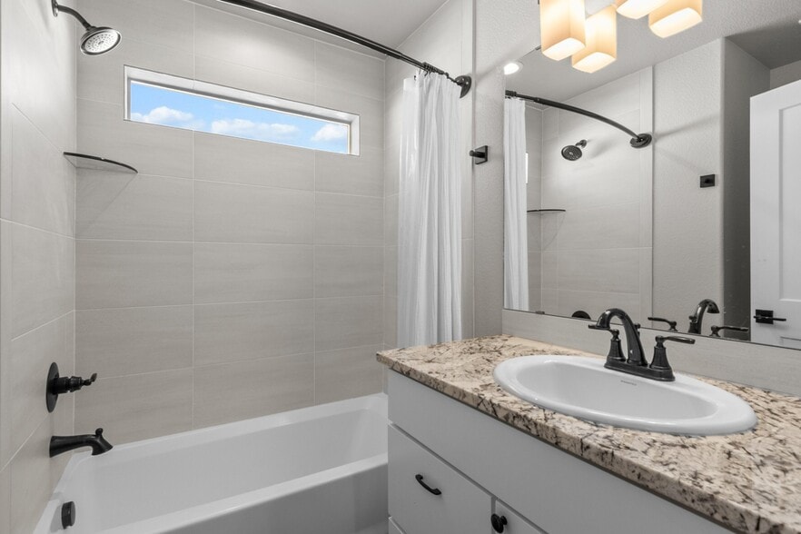 Building Photo - 1202 Phipps Ave