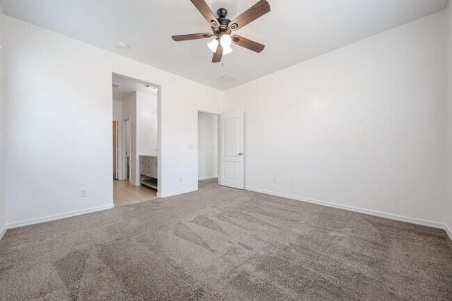 Building Photo - 41298 W Park Hill Dr